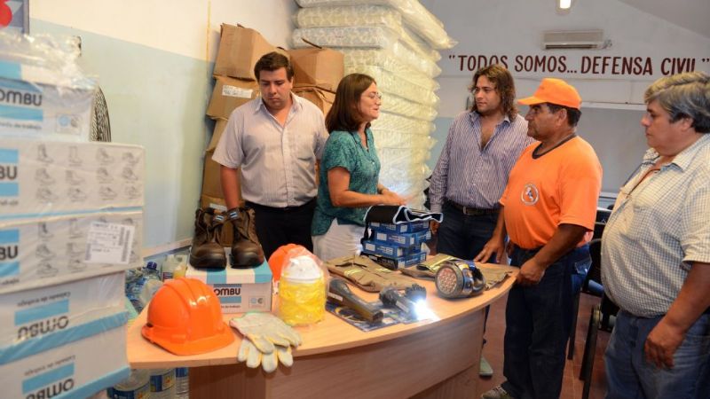 Lucía entregó más equipamiento a Defensa Civil