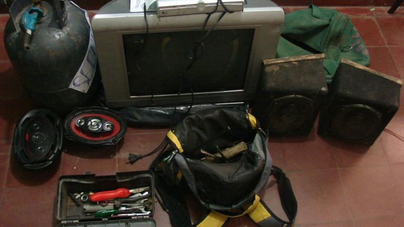 Secuestran elementos de dudosa procedencia