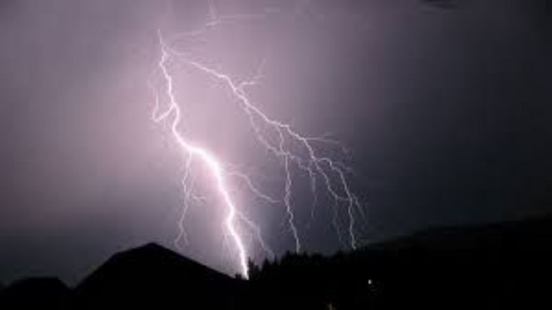 Un adolescente quedó ciego tras la caída de un rayo