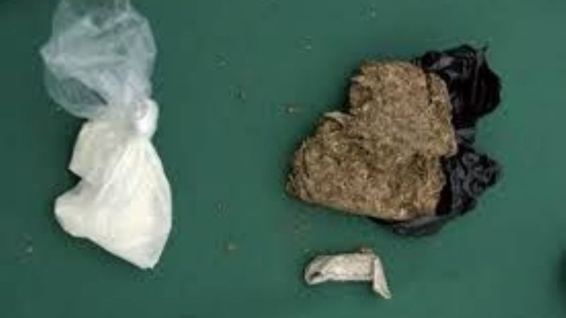 Tenían marihuana, cocaína, y pastillas