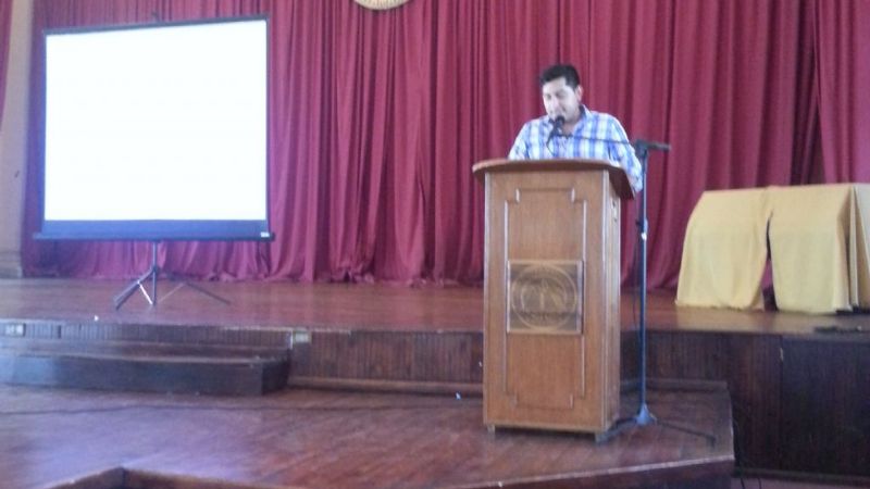 Clima entusiasta en el acto de bienvenida a los alumnos ingresantes