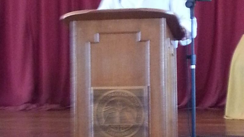 Clima entusiasta en el acto de bienvenida a los alumnos ingresantes