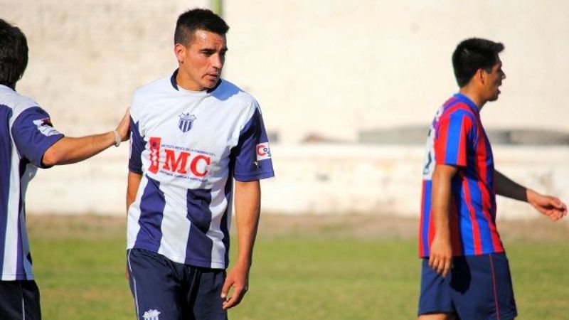 Sarmiento quiere seguir arriba y Tesorieri darle alcance