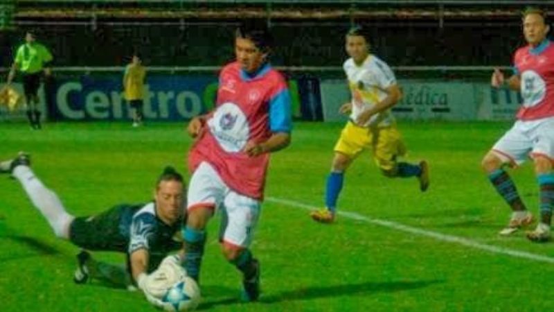 Policial se vino festejando el empate desde Las Estancias