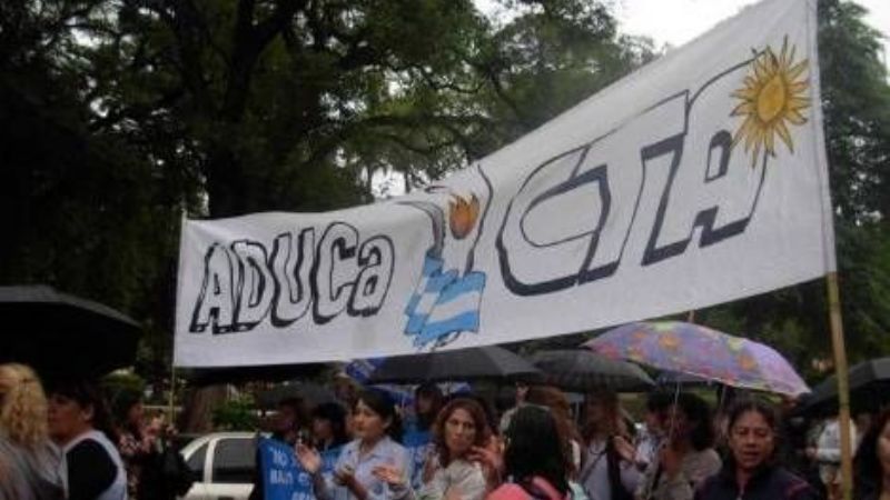 ADUCa pide el 44%, va a paro y se moviliza este jueves