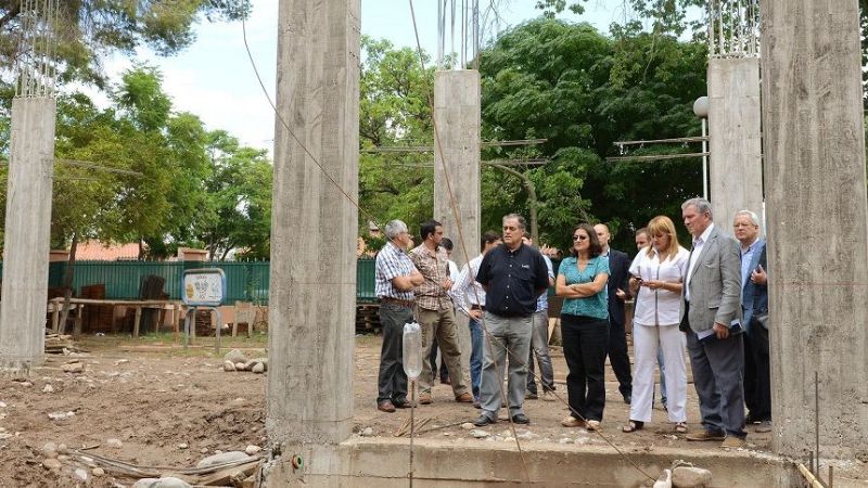 Gobernadora visitó avance de obra en el Hospital de Niños