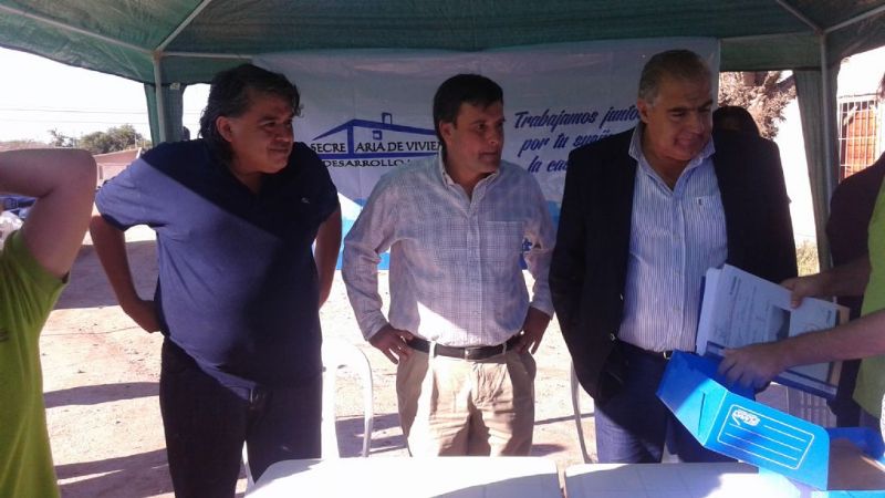 Entregaron vales para materiales de construcción