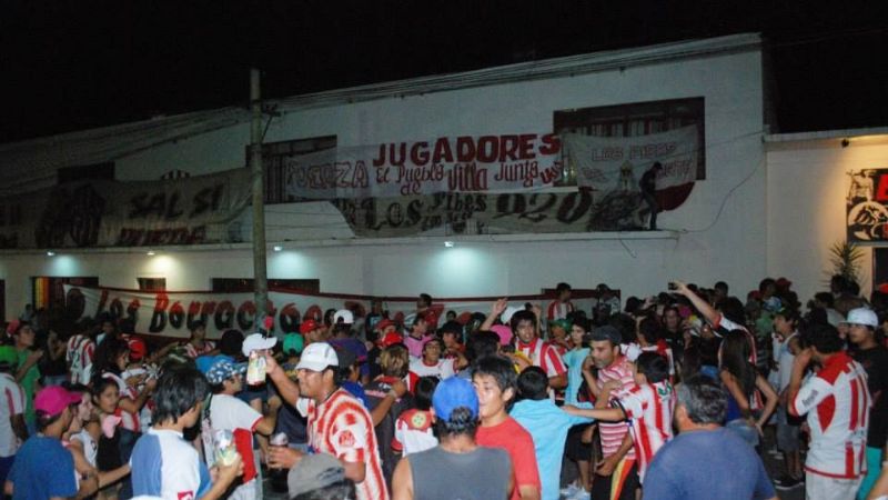 “Banderazo” para los jugadores de Villa Cubas