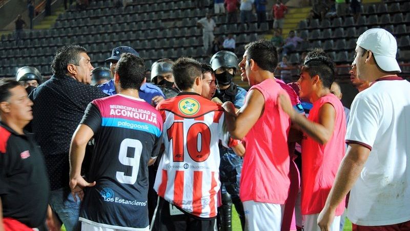 En medio de un escándalo se suspendió Villa Cubas-Aconquija