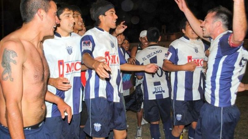 Sarmiento goleó 3-0 a Ferro y se anotó para el “Petit”