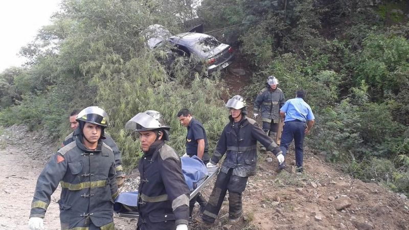 Tras un vuelco, murió en la ruta 1