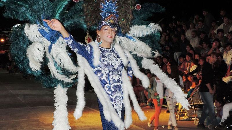 A puro ritmo y batucada se despidió la temporada con los Corsos Municipales