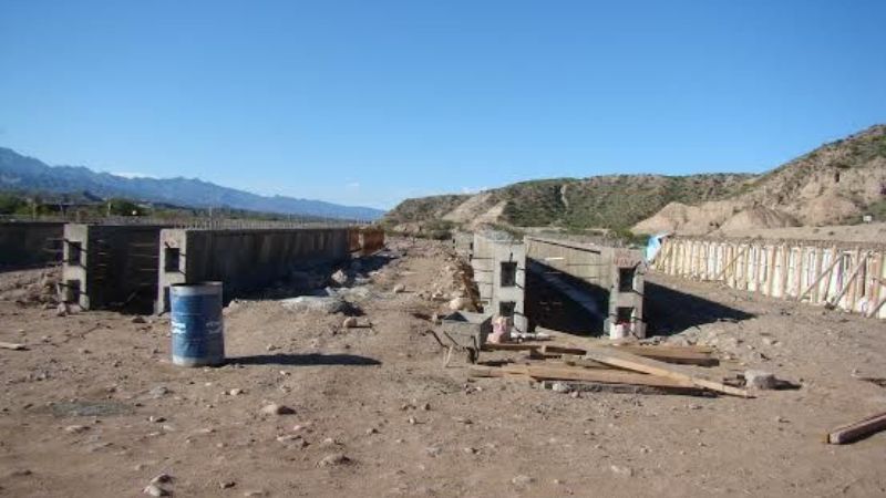 Construyen puente de la Ruta 40 sobre el río Villa Vil