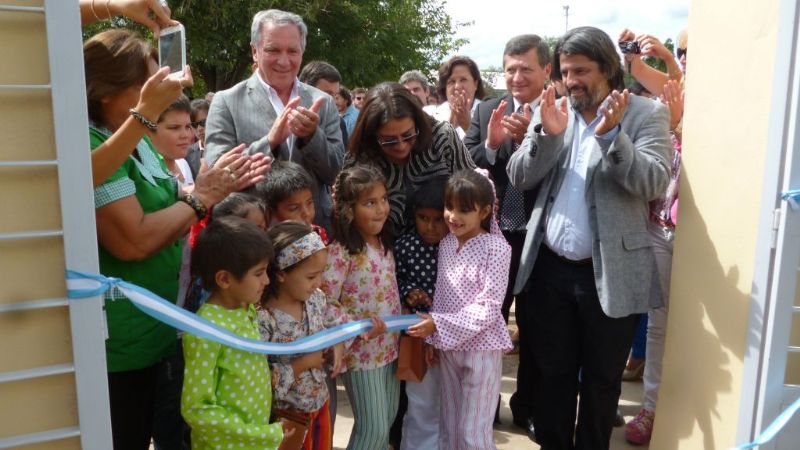 "Tenemos que premiar a los docentes que cumplen"