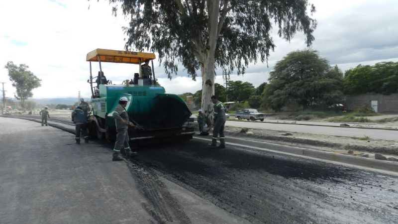 Comenzó la pavimentación en el Acceso Sur