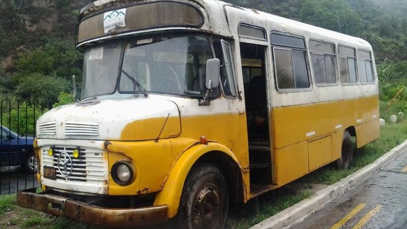 Secuestran moto y colectivo en control policial