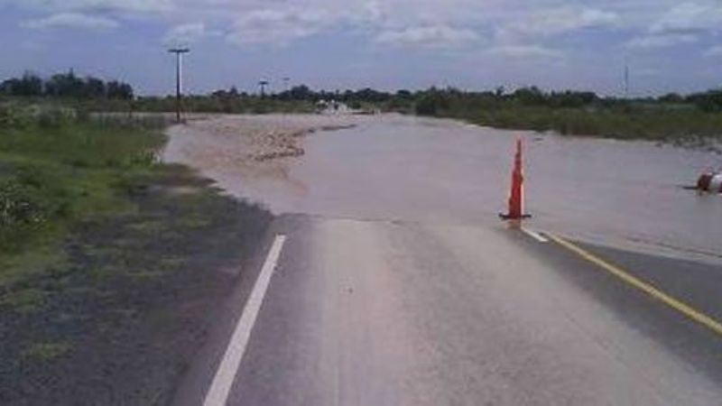 Mantienen recomendaciones por calzadas húmedas