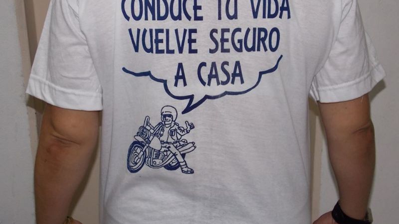 Campaña para promover el uso del casco a motociclistas