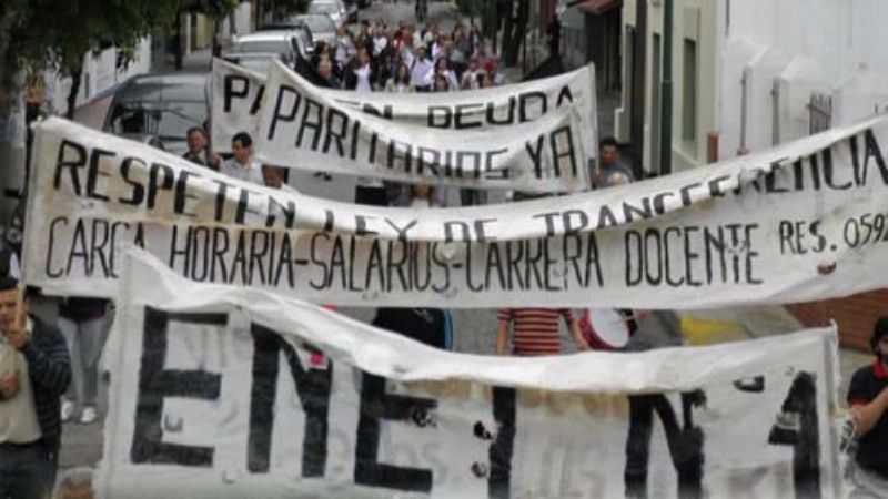 Protesta de docentes preuniversitarios