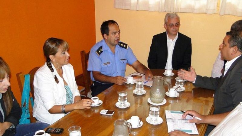 Reunión entre funcionarios policiales y del municipio de FME