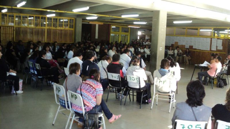 Paro por tiempo indeterminado y protestas de docentes en Santa María
