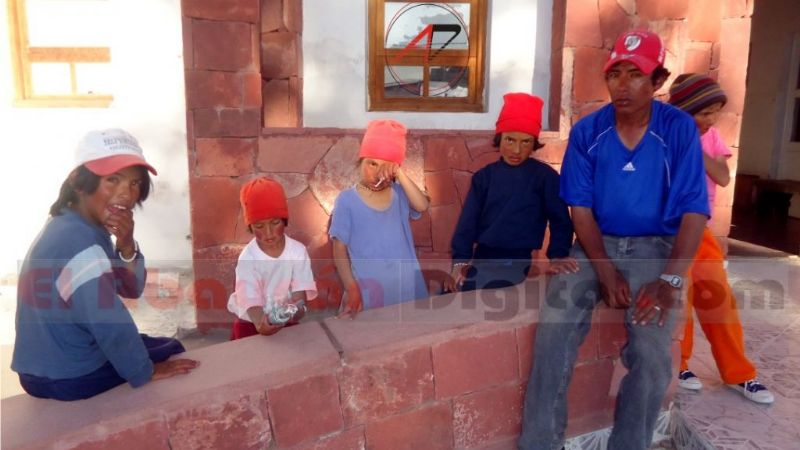 Rescatan a una familia en el cerro que vivía en una situación extrema