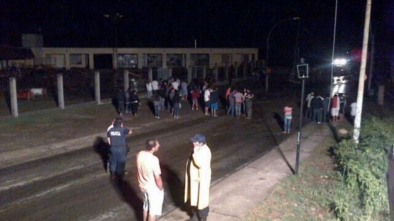 Arrestaron a un comisario y una falsa abogada por aprovecharse de la tragedia de El Rodeo