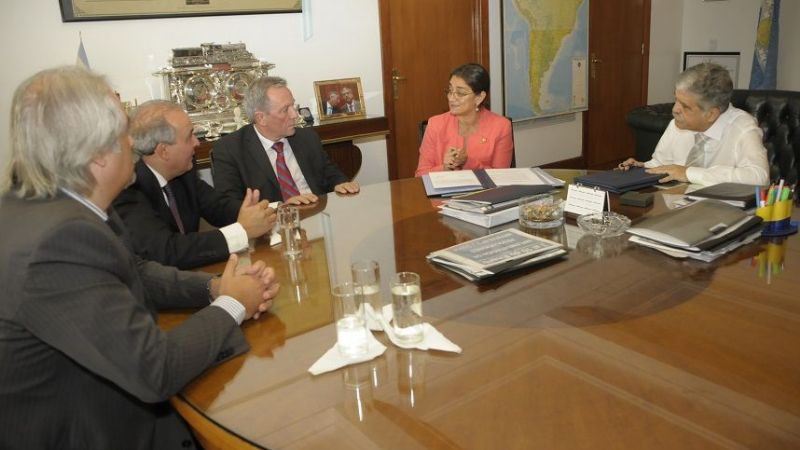 La Gobernadora firmó convenios para obras por 411 millones