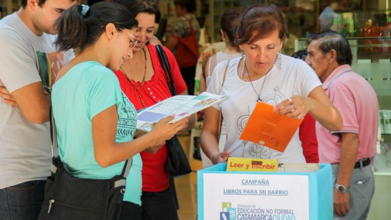 Importante donación de libros en la campaña “Libros para mi Barrio”