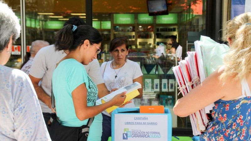 Importante donación de libros en la campaña “Libros para mi Barrio”