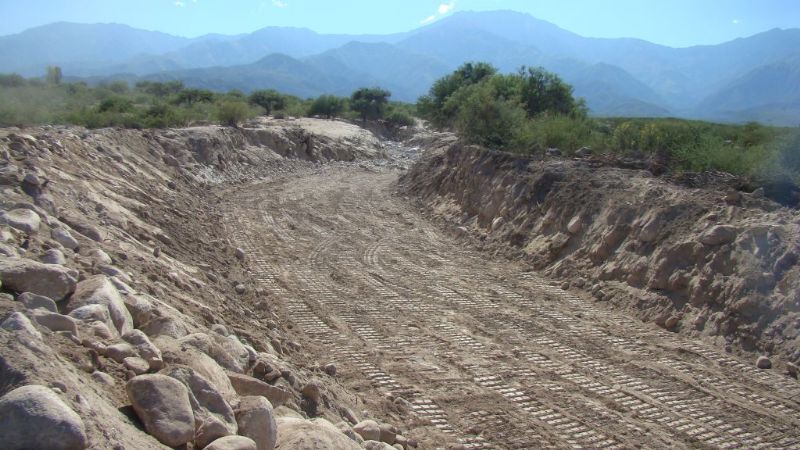 El encauzamiento y las defensas provisorias del río Rincón evitaron el ingreso de la creciente al pueblo