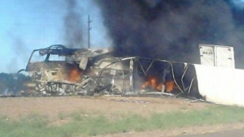 Al menos 15 muertos al chocar un micro y un camión en Mendoza