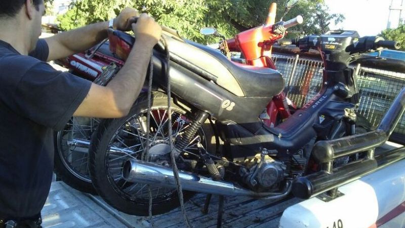 Aprehendieron a dos sujetos y secuestran dos motocicletas