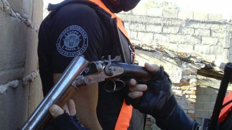 Los detienen con armas de fuego