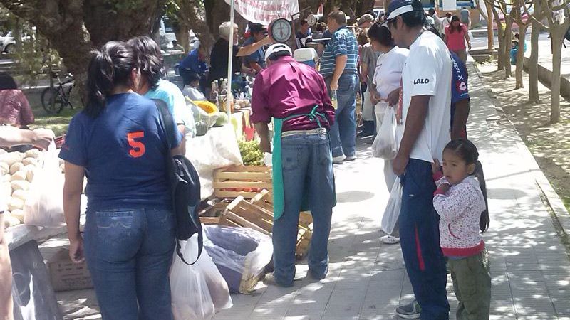 La feria de agricultores convoca cada vez más