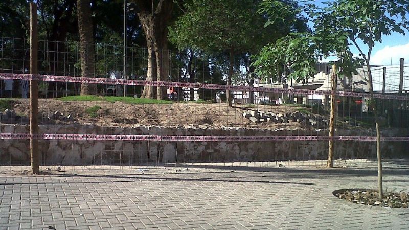 Comenzaron a cerrar la plaza