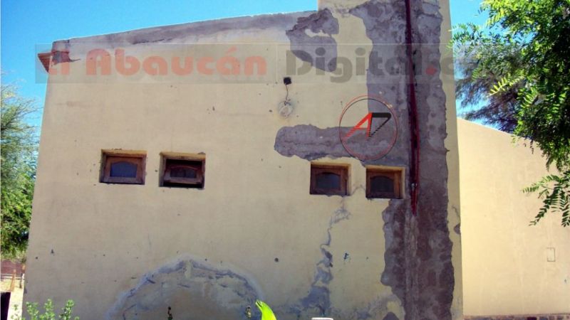 Alumnos de Saujil asisten a una escuela que no tiene sanitarios