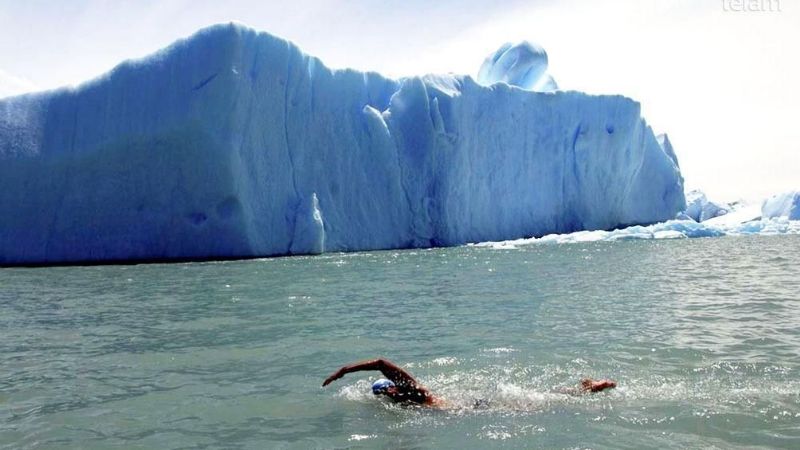 Travesía por el Lago Argentino: un nadador recorrió dos mil metros
