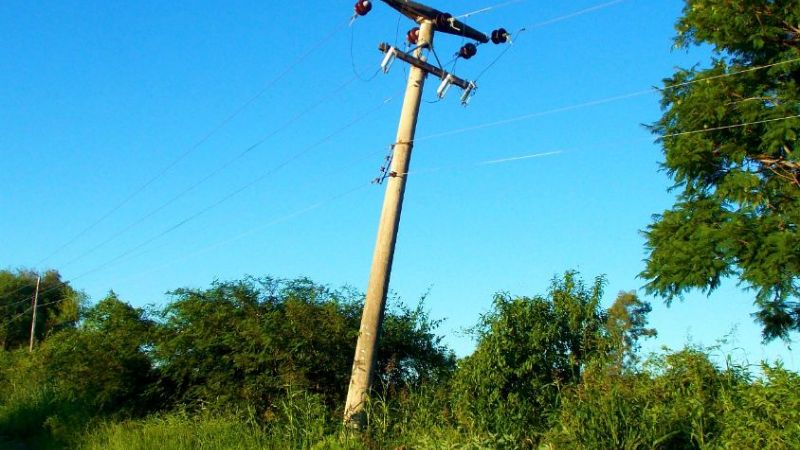 Vecinos de Los Altos preocupados por el estado de los postes