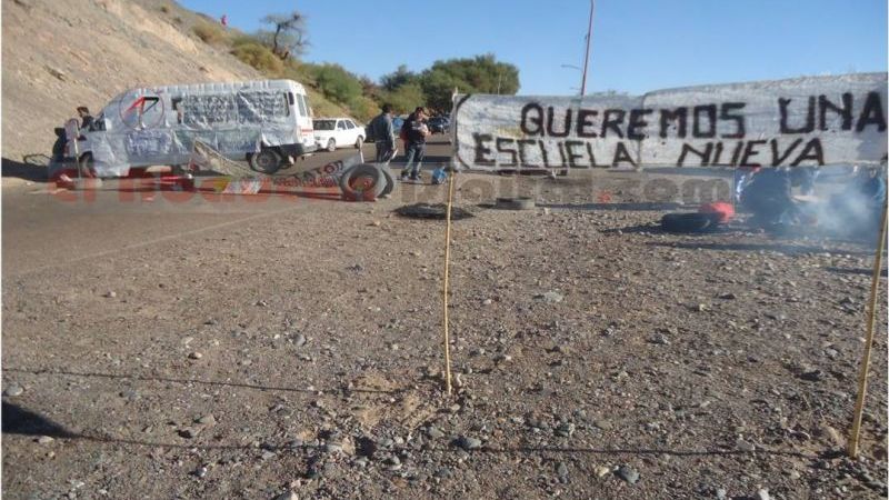 Tatón: padres de alumnos levantaron el piquete