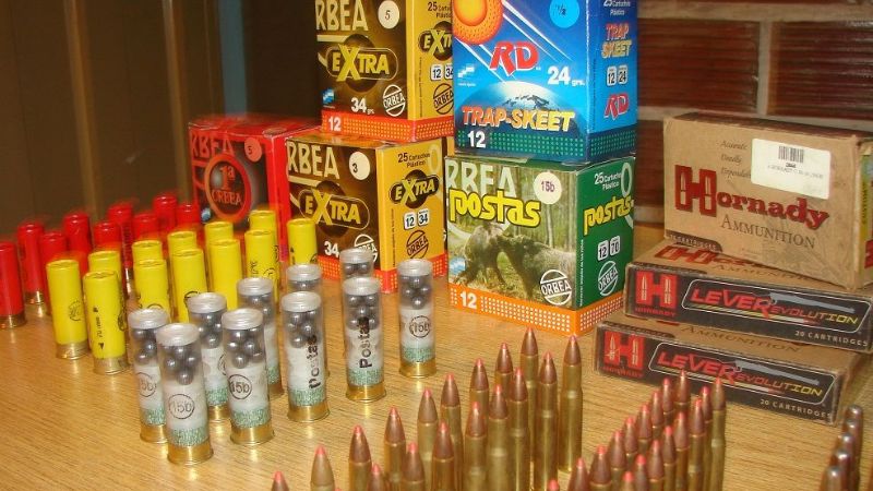 Demoran a un vehículo que llevaba armas