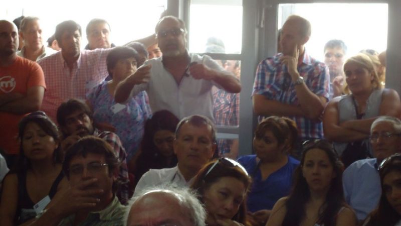 Denuncian apriete y extorsión a afiliados radicales en Los Altos