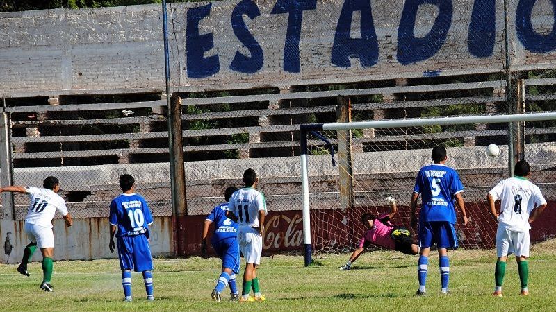 Los Altos goleó 5-0 a la “Juve” y se metió en los 4tos. del Provincial