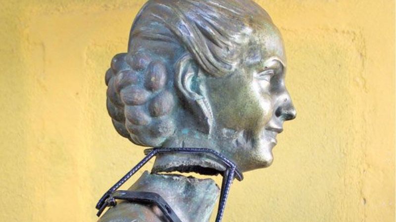 Rescataron un busto de Evita Perón que estuvo enterrado por casi 60 años