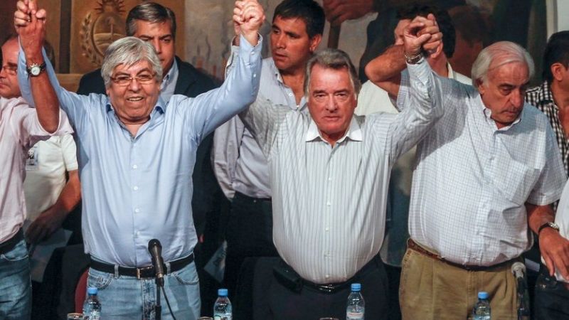 Moyano y Barrionuevo deciden el martes cuándo será el paro nacional
