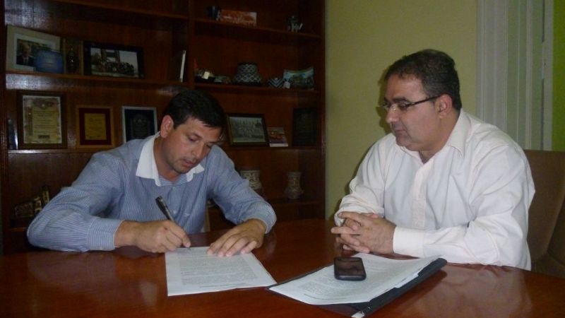 Jalil y su par de Famatina firmaron acuerdo