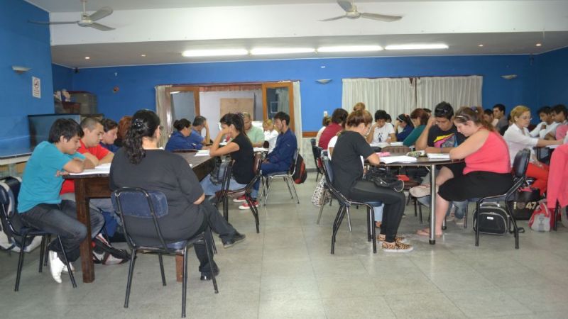 Comenzaron las clases de cocina y panadería