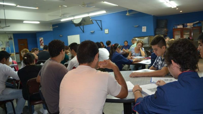 Comenzaron las clases de cocina y panadería