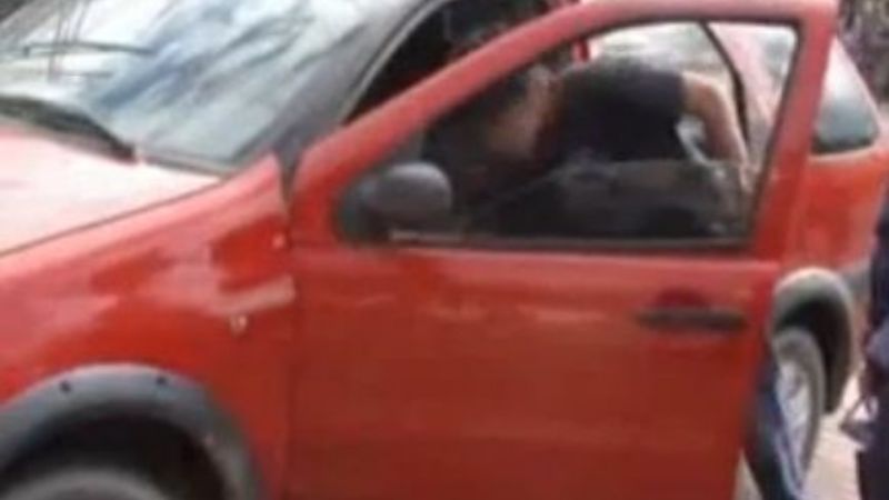 Menor de 14 años, en auto, y por el centro