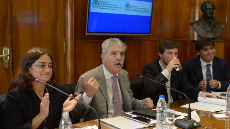 Lucía firmó importantes convenios con De Vido